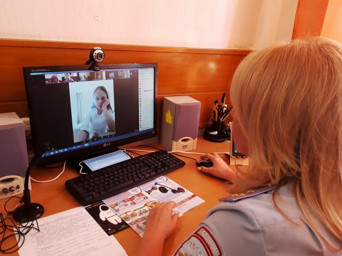 В Томске сотрудники ГИБДД провели онлайн-конференцию, посвящённую дорожной безопасности