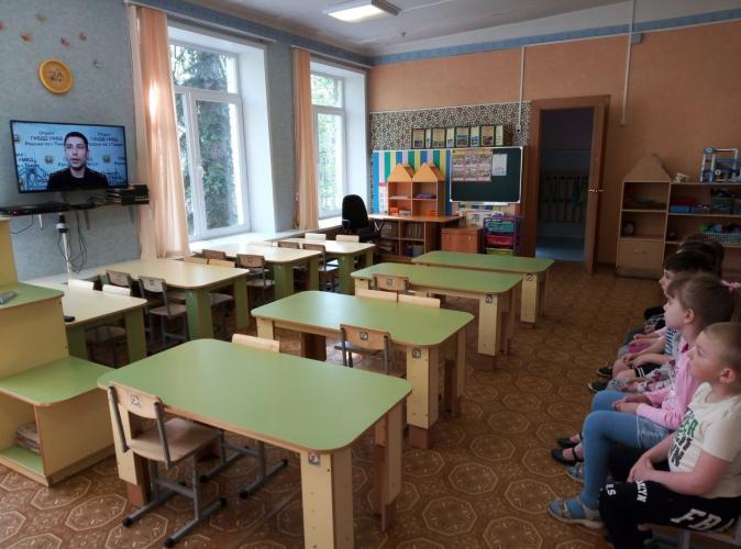 В дежурных группах Тверских детских садов проходят уроки дорожной безопасности