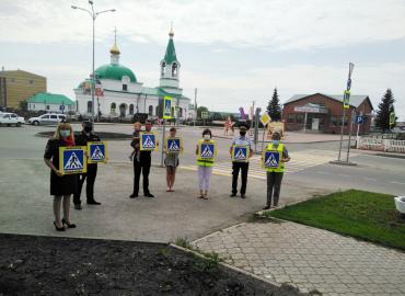 Тюменские «родительские патрули» проводят разъяснительную работу по безопасности на дороге для детей и взрослых