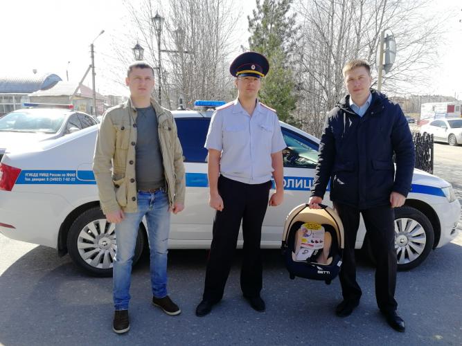 Новоуренгойский автоинспектор помог женщине вовремя добраться до роддома