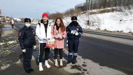 Сотрудники Госавтоинспекции ЗАТО Александровск провели акцию «ПДД для всех»
