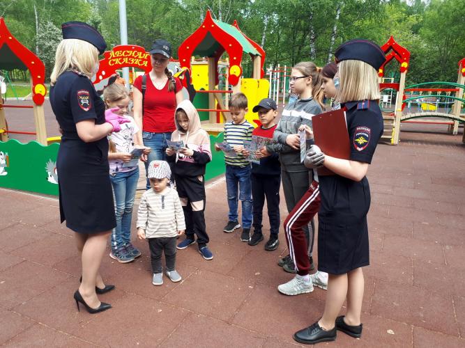 В Томске сотрудники ГИБДД провели ряд мероприятий, направленных на повышение детской безопасности