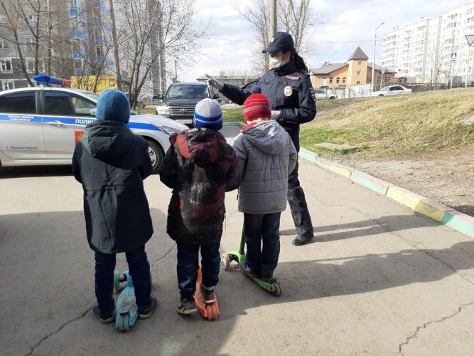 В Красноярске проходит декада дорожной безопасности детей