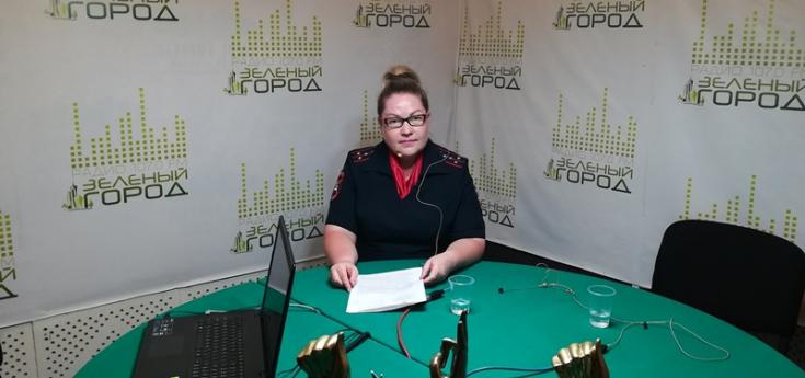 В Зеленогорске госавтоинспекторы обсудили детскую безопасность в эфире городского радио
