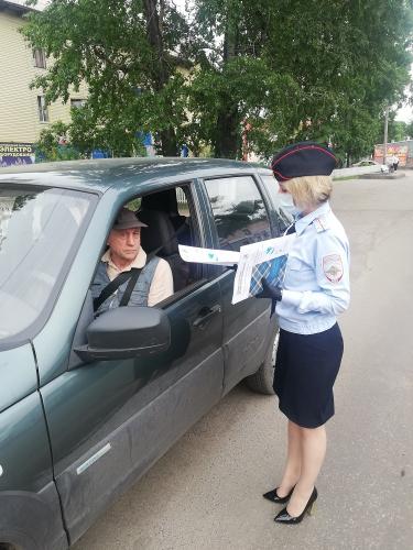 В Киселевске водителям напомнили о правилах перевозки детей