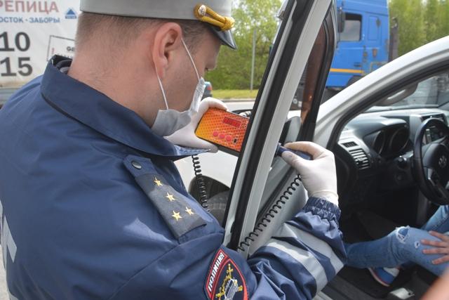 В Смоленске сотрудники Госавтоинспекции провели профилактический рейд «Тонировка»