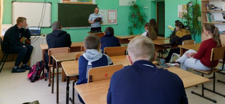 В Краснотуранском районе сотрудники Госавтоинспекции обучают юных велосипедистов