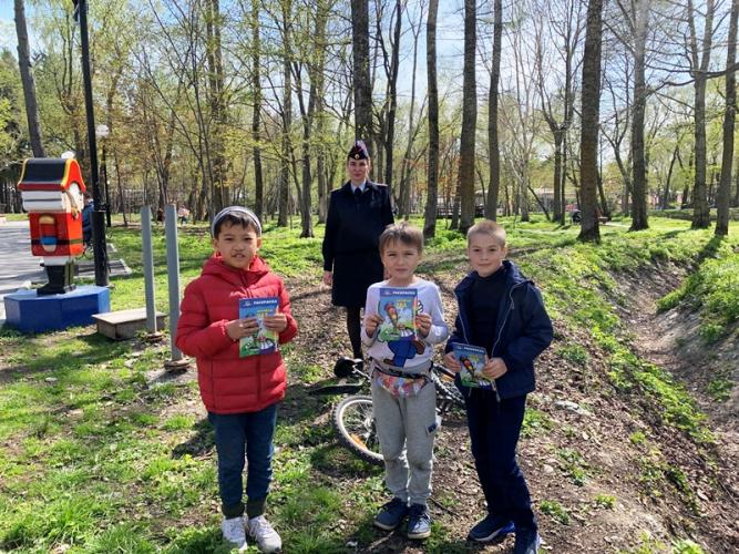 Сотрудники ГИБДД провели акцию «Велосипедисты на дороге!»