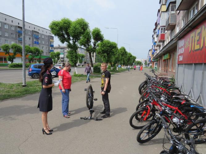 В Междуреченске сотрудники ГИБДД провели акцию «Мой друг – велосипед!»