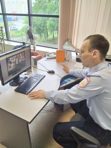 В Кемерове инспекторы ГИБДД проводят со школьниками онлайн-занятия