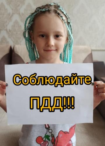 В Ужуре дошкольники разрабатывают стенд для родителей с призывом «Соблюдайте ПДД»