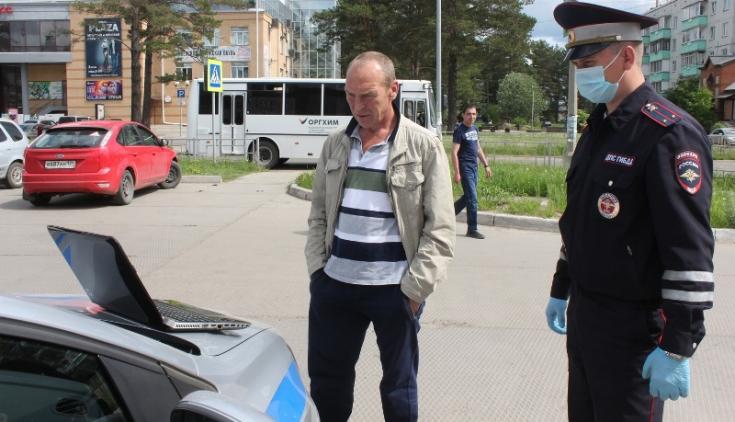 Сотрудники ГИБДД в Лесосибирске присоединились к краевому мероприятию #ПешеходныйВсеобуч