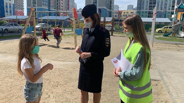 Дворовые всеобучи по безопасности на дороге проводят сотрудники полиции Екатеринбурга