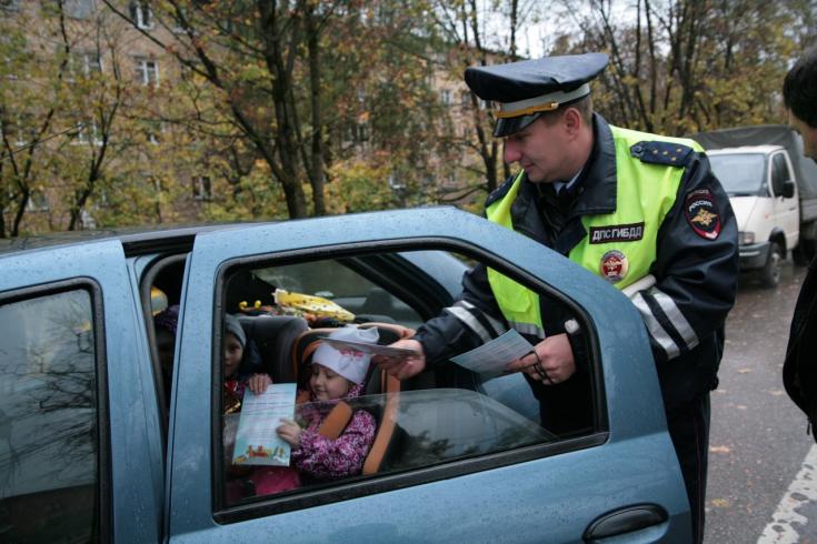 Ейские автоинспекторы проводят социальную кампанию «Автокресло-детям!»