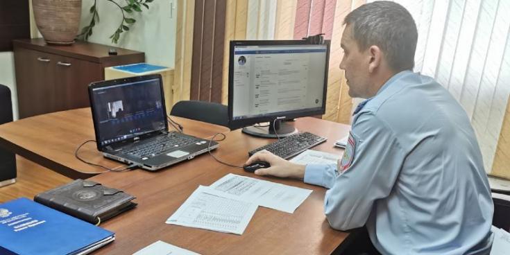 Руководитель ГИБДД Красноярска провел он-лайн совещание с педагогами