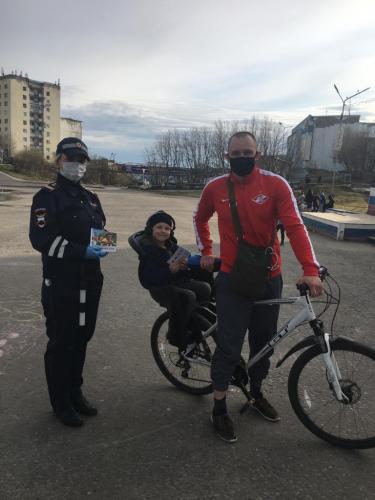 Автоинспекторы ЗАТО Александровск обратились к юным водителям двухколесного транспорта и их родителям