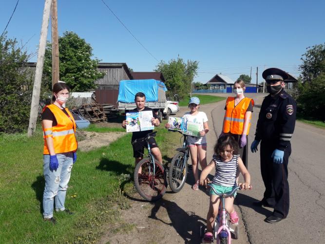 В Красноярском крае родительские патрули проверяют соблюдение правил безопасности юными велосипедистами в сельской местности