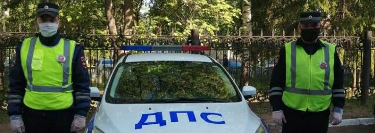 Пожилой водитель поблагодарил сотрудников Госавтоинспекции за помощь на дороге