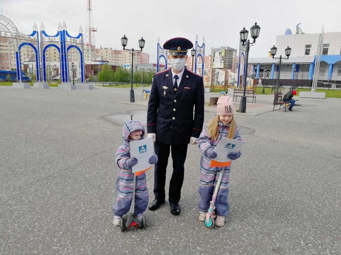 В Новом Уренгое определили победителей конкурса рисунков «Детский взгляд на дорожную безопасность»