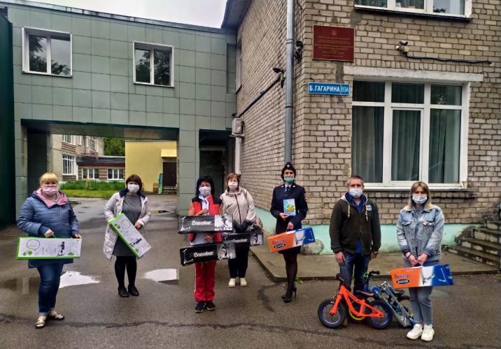 Сотрудники Управления ГИБДД поздравили воспитанников Центра помощи детям, оставшимся без попечения родителей, г. Перми с Международным днем детей