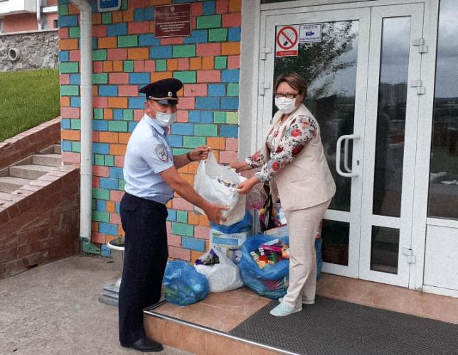 В Иркутске сотрудники Госавтоинспекции посетили центр помощи детям, оставшимся без попечения родителей