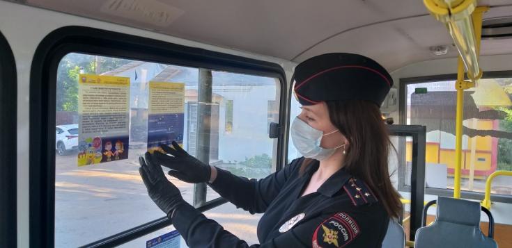 Сотрудники ГИБДД проводят разъяснительную работу с представителями автотранспортных предприятий