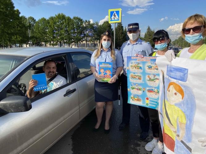 Татарстанские автоинспекторы вместе с воспитателями детских садов провели ликбез для водителей и пешеходов