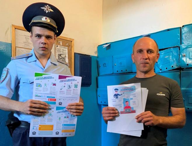 В Новгородской области подъезды многоквартирных домов стали информационными зонами по дорожной безопасности