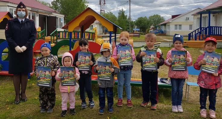 Красноселькупские автоинспекторы провели урок безопасности с воспитанниками детского сада