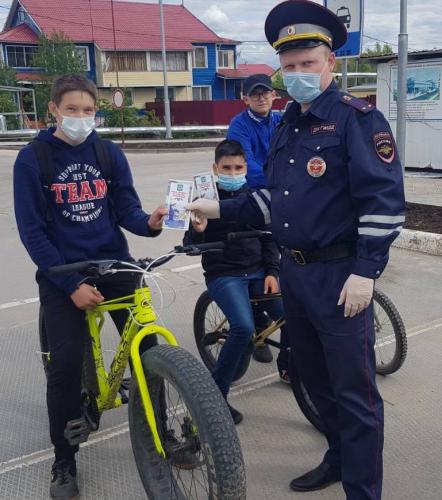 Сотрудники Госавтоинспекции Красноселькупского района проводят профилактические беседы с юными велосипедистами
