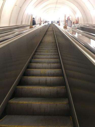В метро
