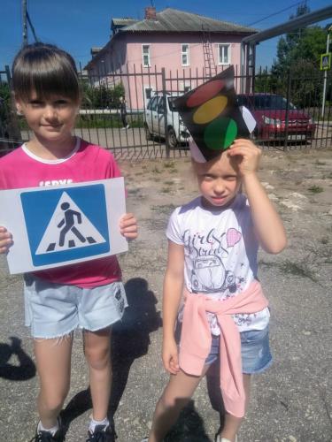 «Международный день светофора». Сотрудники ГИБДД Скопинского района напомнили детям и взрослым основы Правил дорожного движения