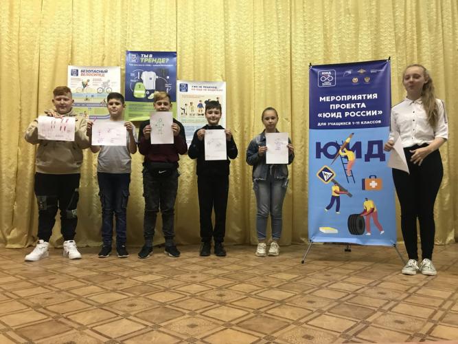 В Чухломе в рамках Всероссийского проекта «ЮИД России» педагоги напомнили школьникам о дорожной безопасности при управлении велосипедом