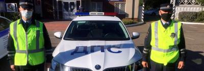 В Татарстане сотрудники ГИБДД оказали помощь женщине, которой внезапно стало плохо