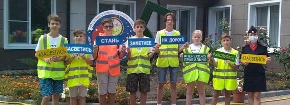 Белгородские активисты популяризируют использование световозвращающих элементов среди пешеходов