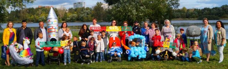 В Московской области участники и гости парада колясок выступили за безопасность дорожного движения