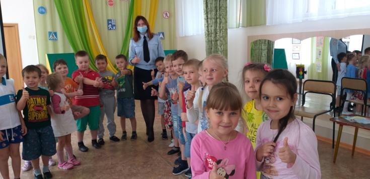 Сотрудники дорожной полиции провели занятия по Правилам дорожного движения