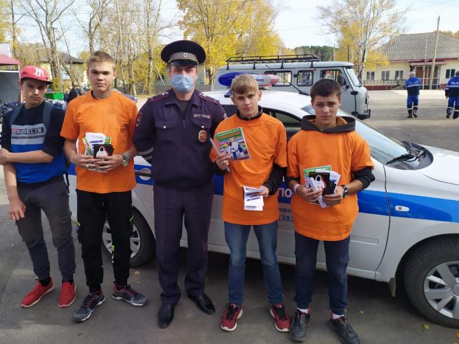 Томские Госавтоинспекторы и студенты ведут активную работу со всеми категориями участников дорожного движения