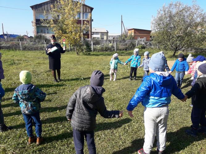 В Нижнеингашском районе полицейские напомнили дошкольникам правила дорожного движения