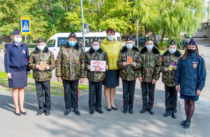 Сотрудники Саратовской Госавтоинспекции призвали пешеходов быть заметными