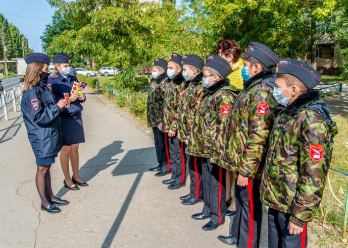 Сотрудники Саратовской Госавтоинспекции призвали пешеходов быть заметными