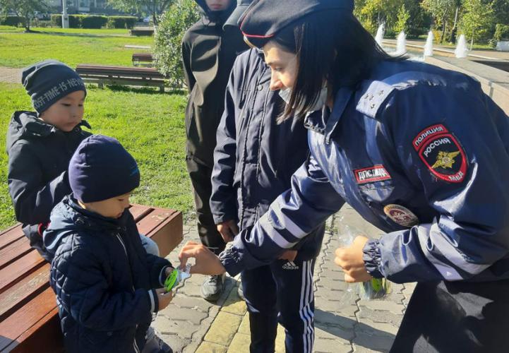 В Улан-Удэ сотрудники ГИБДД и ПДН провели акцию «Засветись»