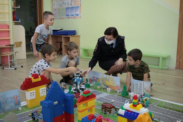 Сотрудниками Госавтоинспекции города Магнитогорска организованы городские соревнованиях юных роллеров «Крылатые коньки», конкурс «Зеленый огонек» и единый день дорожной безопасности