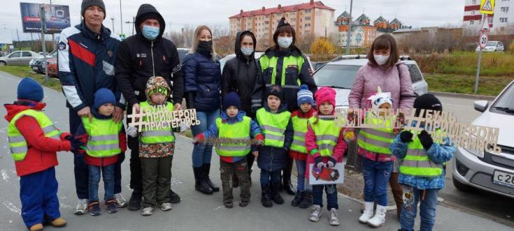 Сотрудники Госавтоинспекции города Лабытнанги провели профилактическую акцию с детьми и педагогами