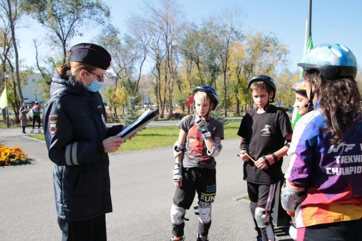Сотрудниками Госавтоинспекции города Магнитогорска организованы городские соревнованиях юных роллеров «Крылатые коньки», конкурс «Зеленый огонек» и единый день дорожной безопасности