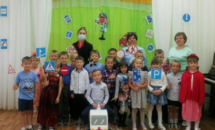 В Кишертском районе полицейские провели урок дорожной грамотности для воспитанников детского сада