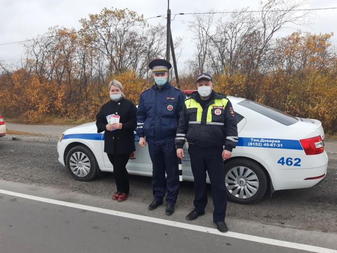 В Печенгском районе автоинспекторы призвали водителей к соблюдению Правил дорожного движения