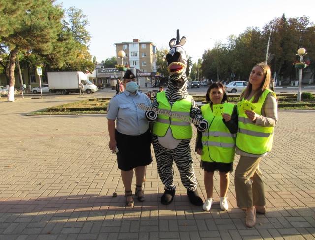 На Кубани автоинспекторы и волонтеры призывают выставлять свои фотографии со световозвращательными элементами в социальных сетях