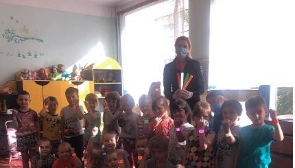 В детском саду п. Монастырщина сотрудники Госавтоинспекции провели просветительское занятие по безопасности дорожного движения
