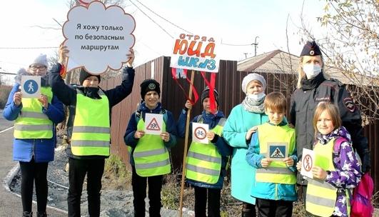 В Качканаре сотрудники Госавтоинспекции совместно с ребятами из отряда ЮИД провели профилактическую акцию «Безопасный маршрут»